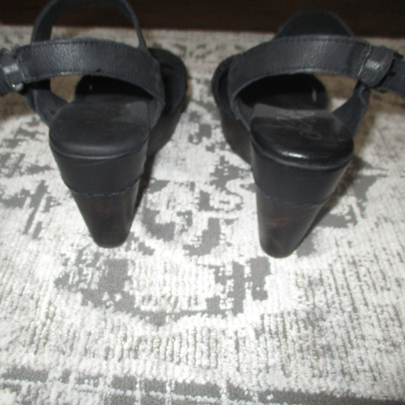 Naughty Monkey Black Sandals - Picture 3 of 5